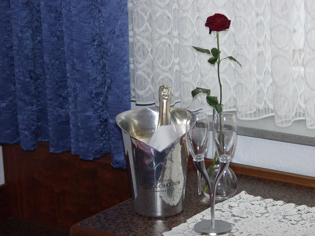 Hotel Wacker Лар Екстер'єр фото
