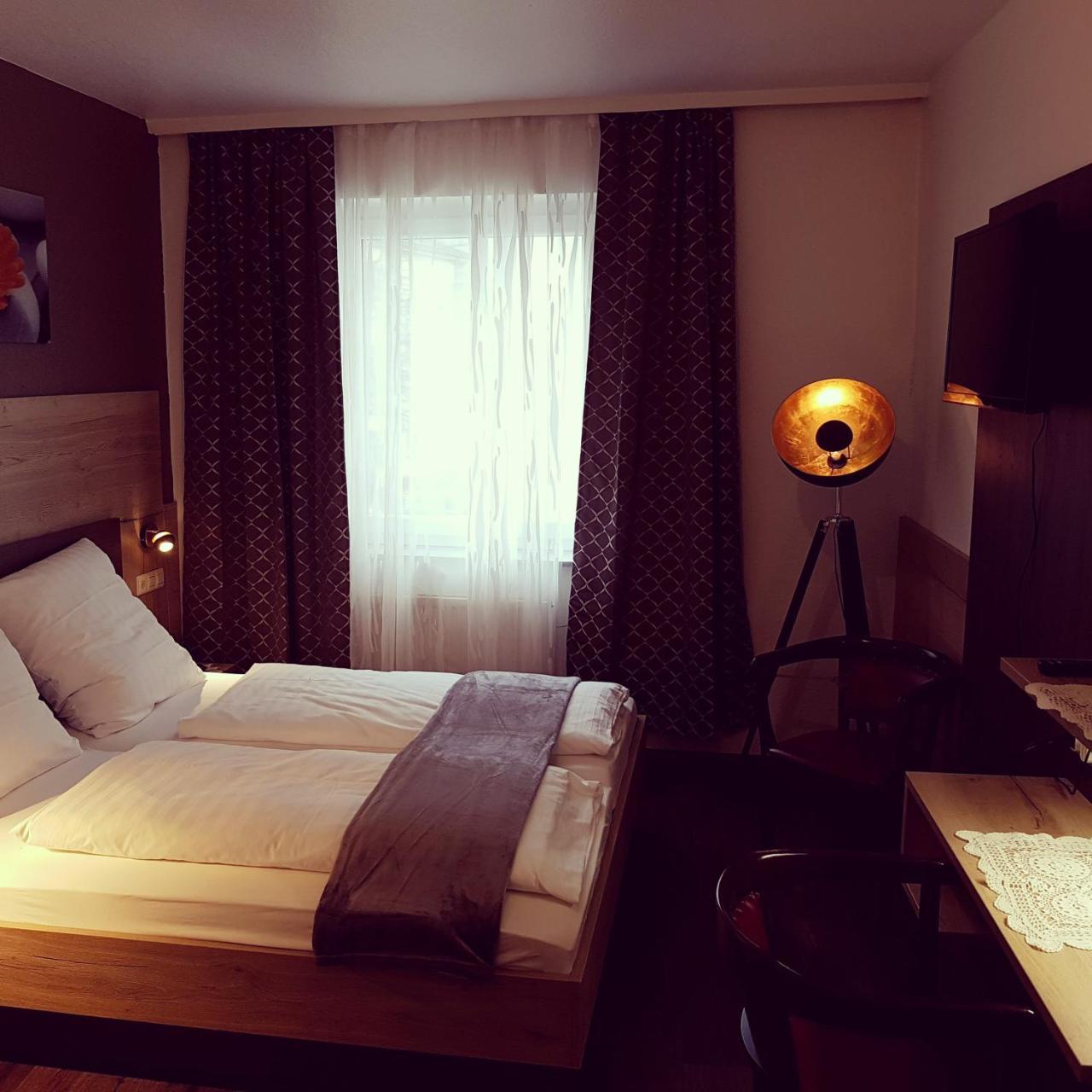 Hotel Wacker Лар Екстер'єр фото